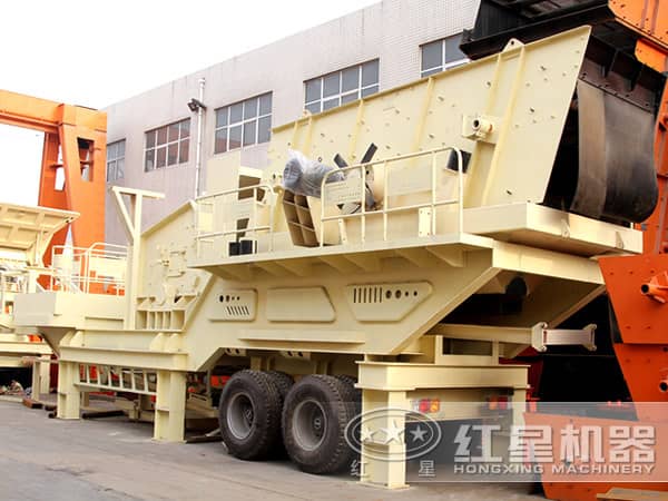 移動大型車載碎石機(jī)高清圖